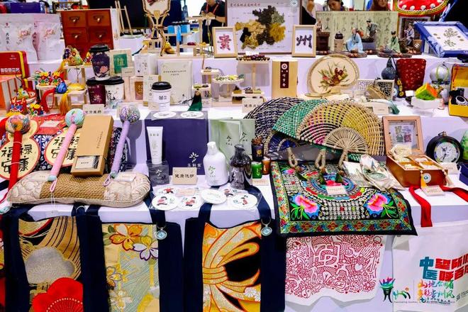 力破圈！这些爆款文创让贵州再成顶流→pg电子模拟器电脑版贵州“伴手礼”实